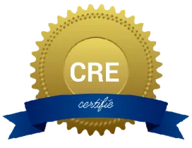 Sceau doré avec les lettres CRE en blanc et un ruban bleu en dessous avec le texte certifié.