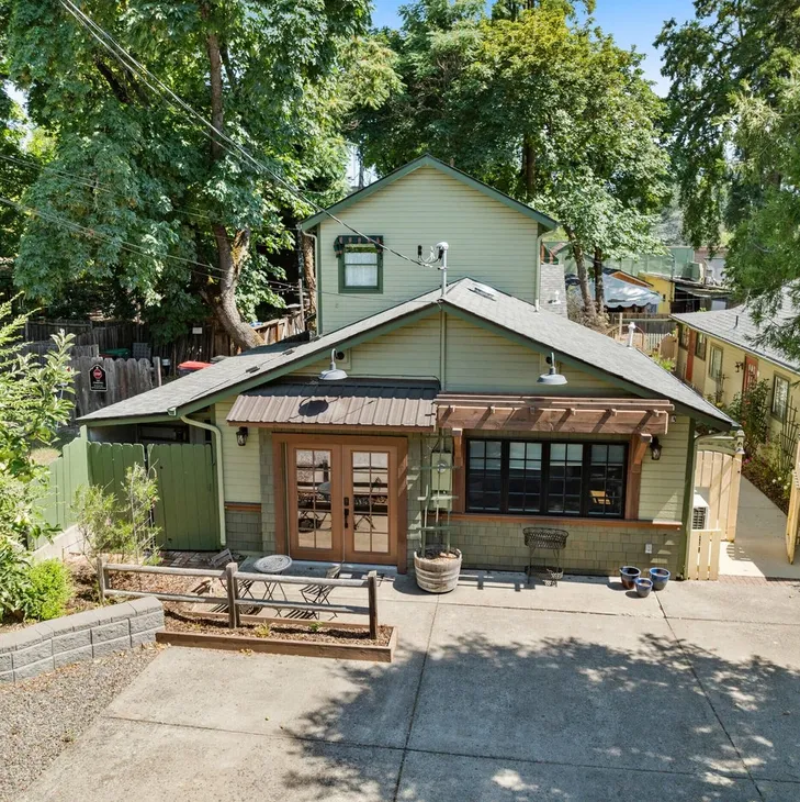 The Monarch cottage exterior, Heritage Cottages Jacksonville Oregon