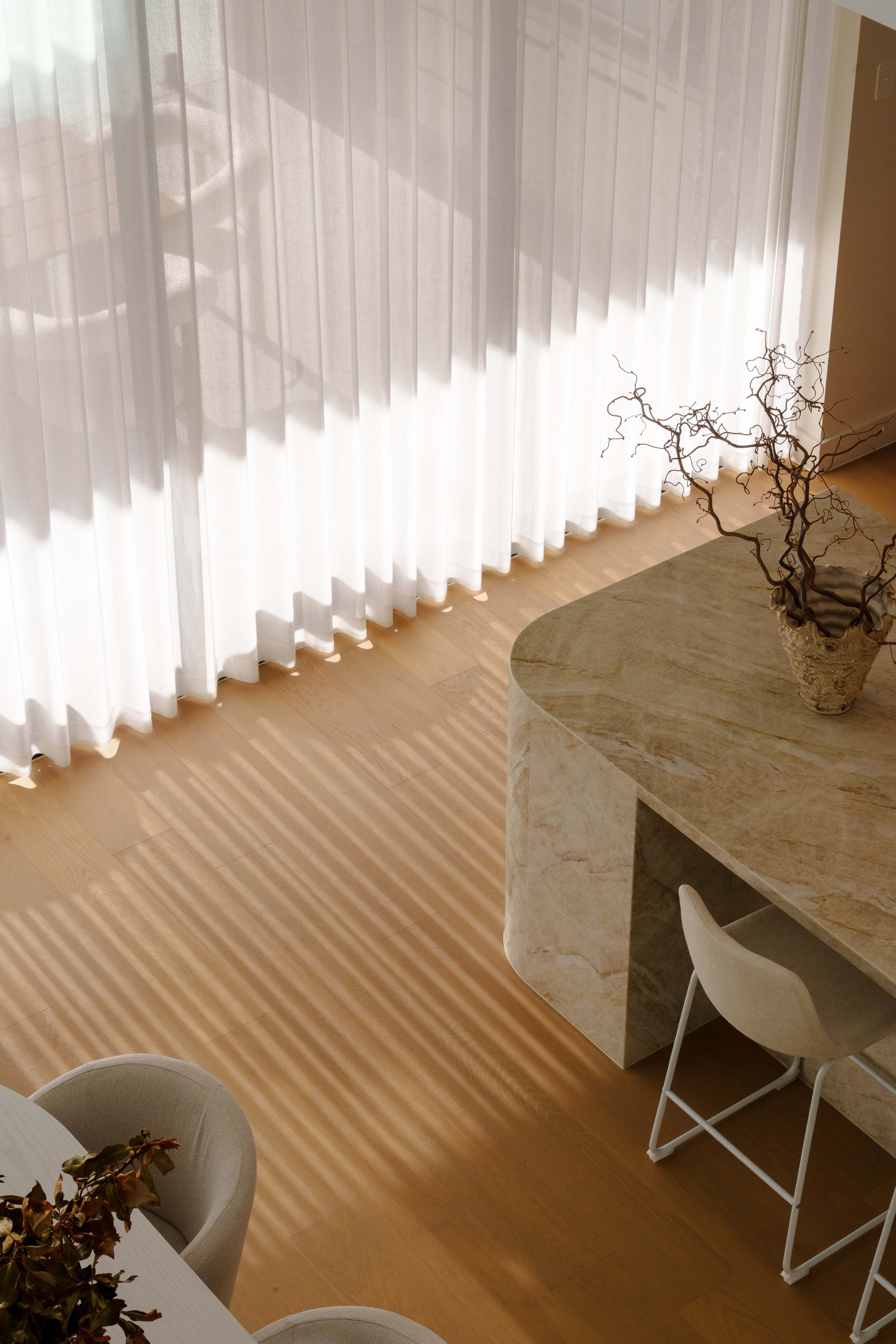 A contemporary residence designed with a focus on understated luxury, this project balances refined finishes with timeless functionality. Layered materiality, considered detailing and a restrained palette work together to create a home that feels both sophisticated and effortlessly liveable. From the selection of finishes through to the finer details, every decision was made to elevate the everyday experience of the spaces within.