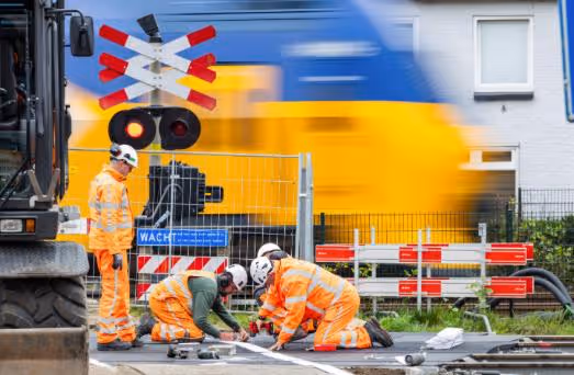 Trein passeert spoorwerkzaamheden Vught- Den Bosch

Projectfoto's door Johan Bertels - Bertels fotografie