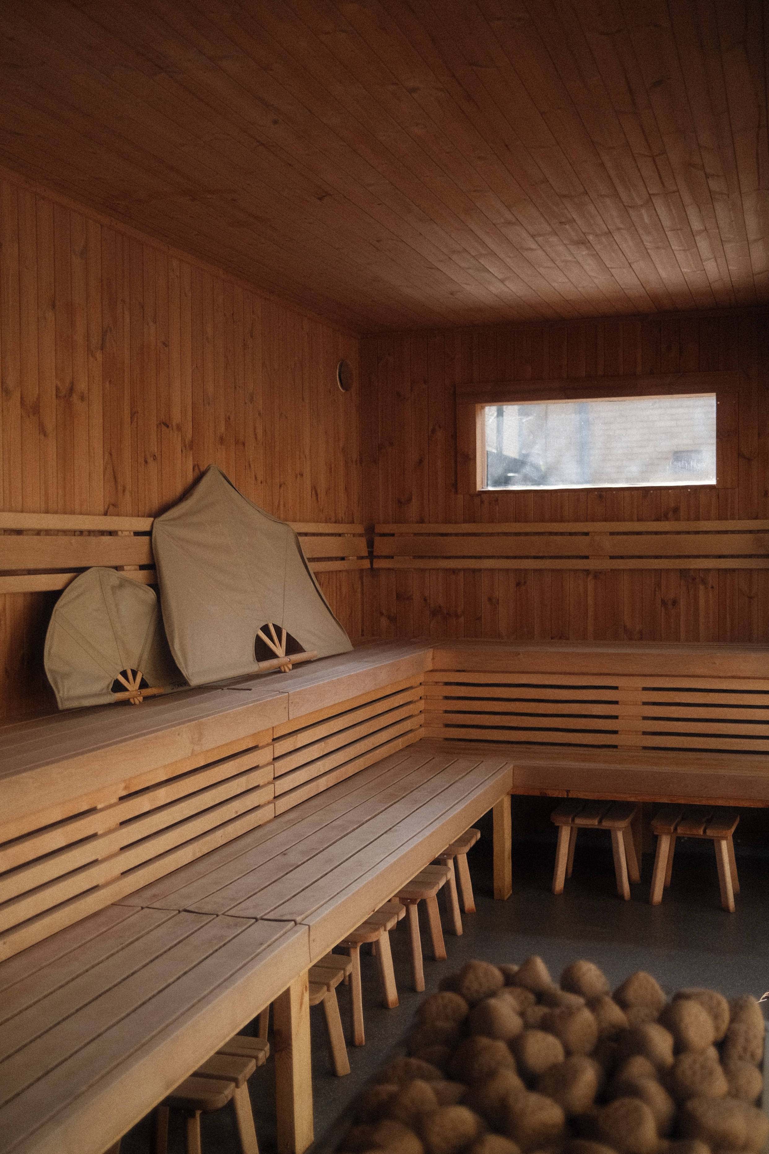 Scandinavian sauna ritual at Kynd Sauna with guided saunagus and essential oil infusion.