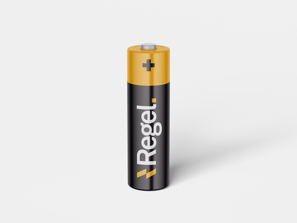Single AA battery with a yellow top and black body labeled 'Regel' on white background.