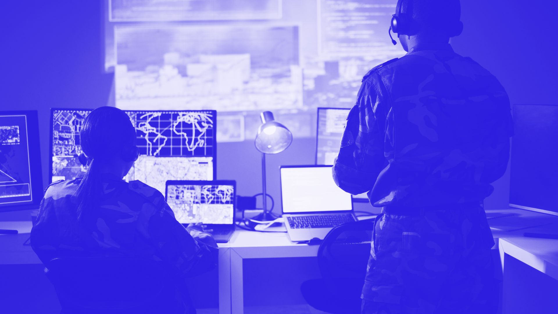 Soldiers working on cybersecurity