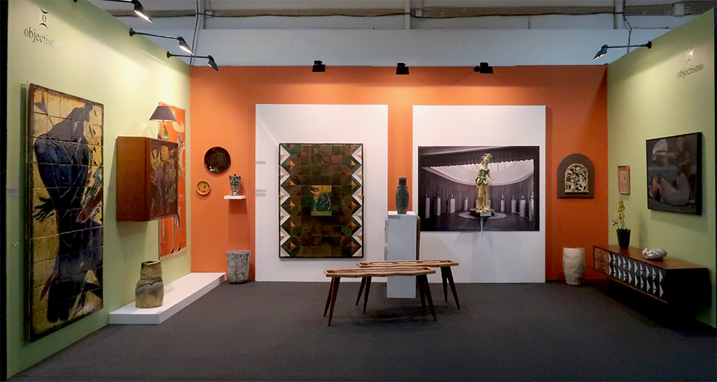 Modern art gallery featuring contemporary paintings, sculptures and designer benches