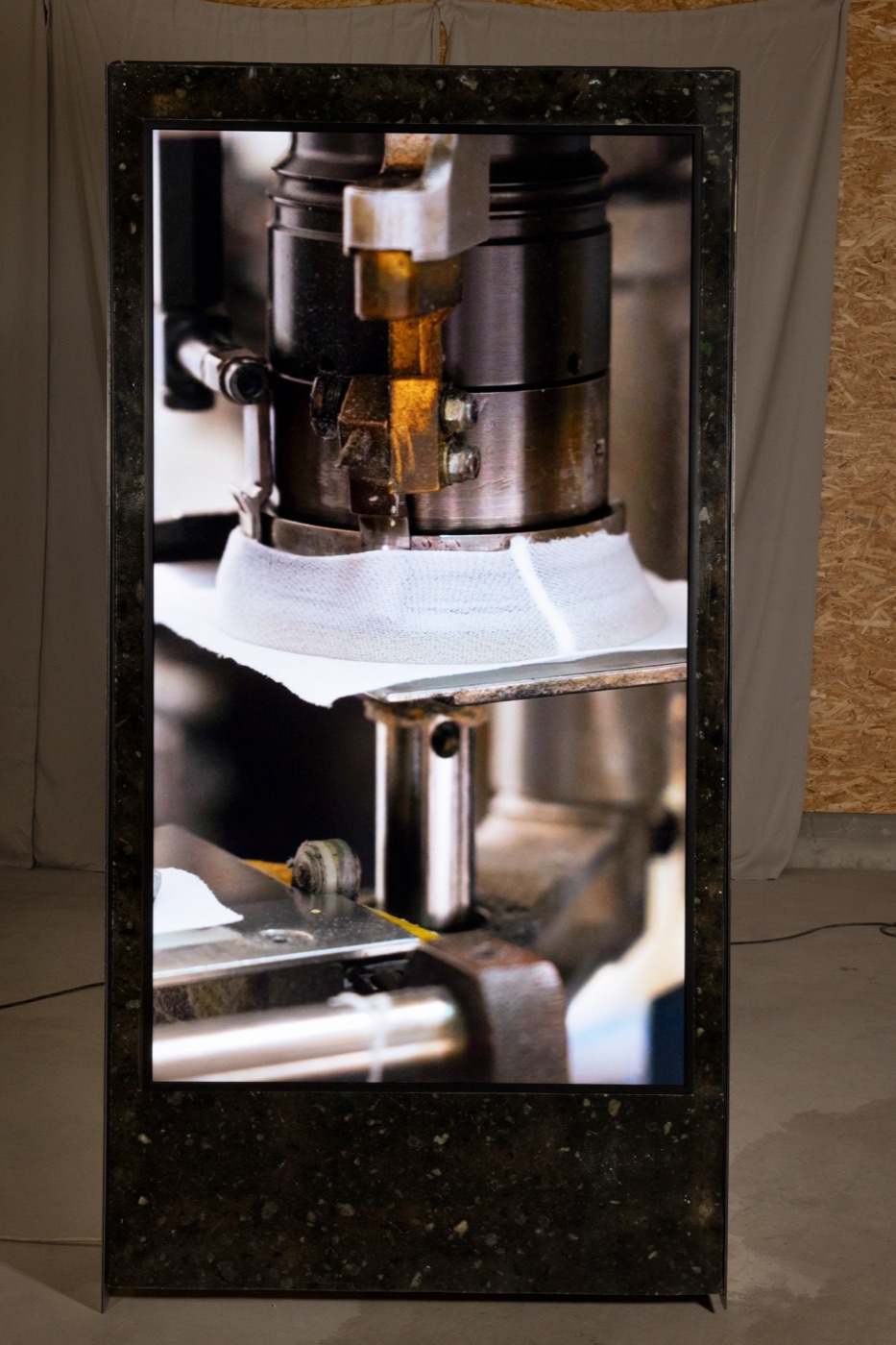 Exklusiva strumpbyxor i en vending machine