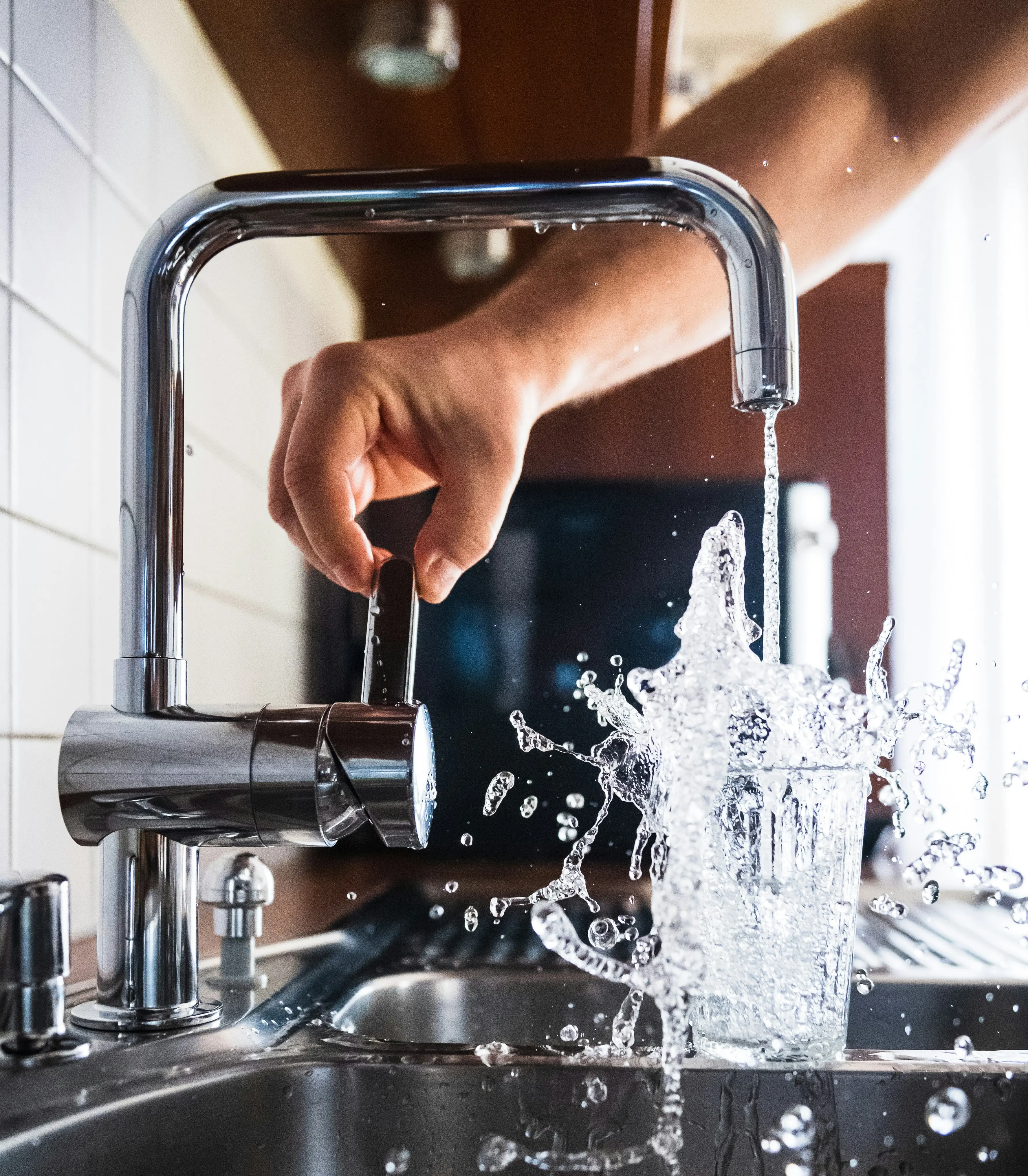 Robinet qui fuit nécessitant l'intervention d'un plombier local