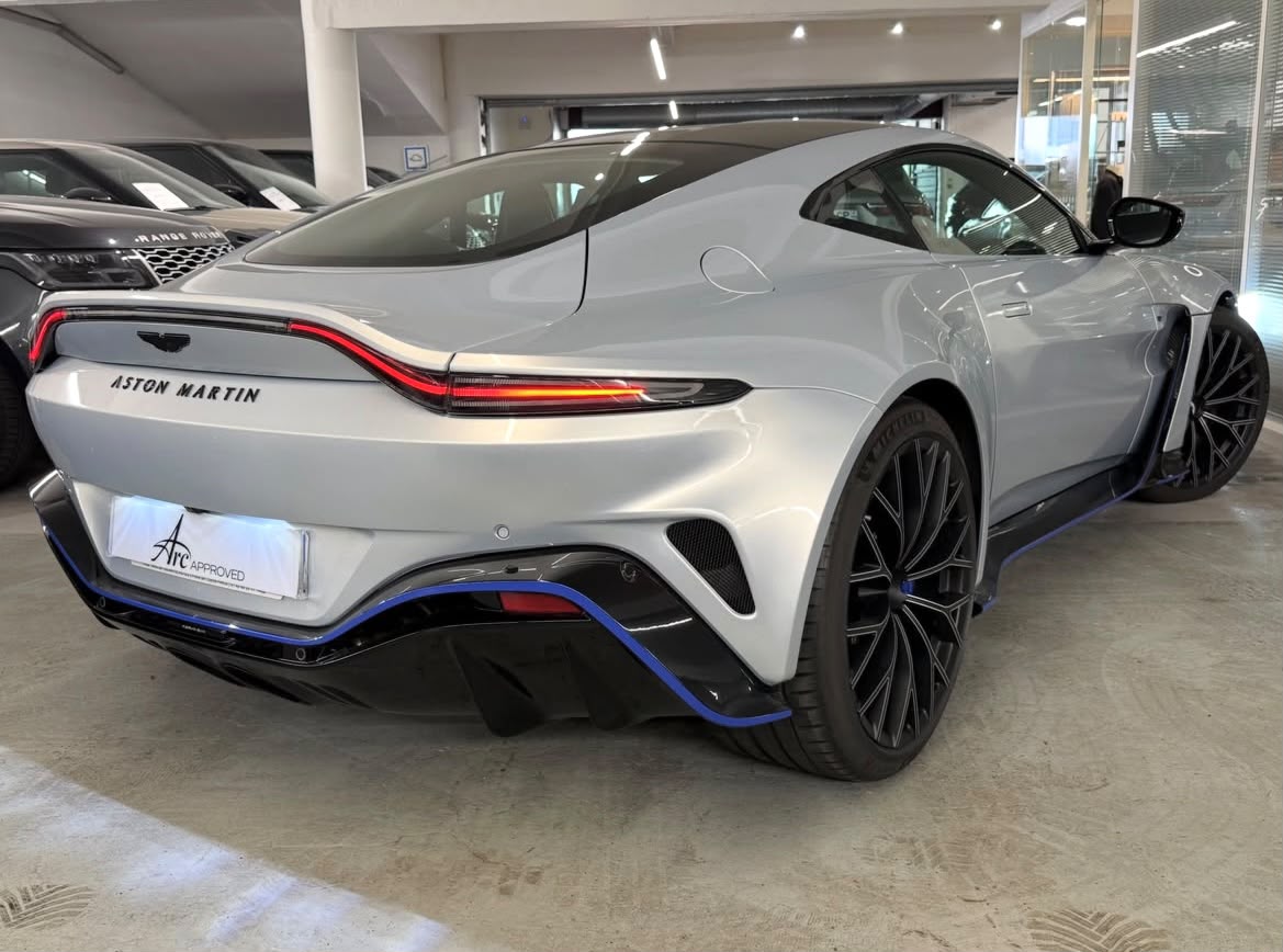 Aston Martin V12 Vantage — 6