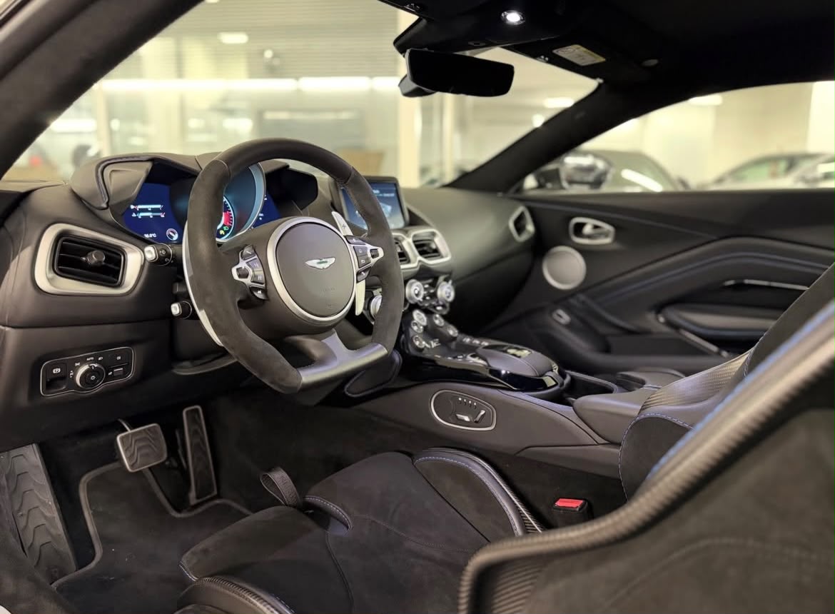 Aston Martin V12 Vantage — 7