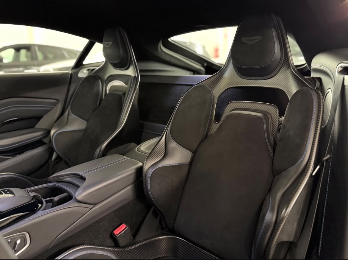 Aston Martin V12 Vantage — 5