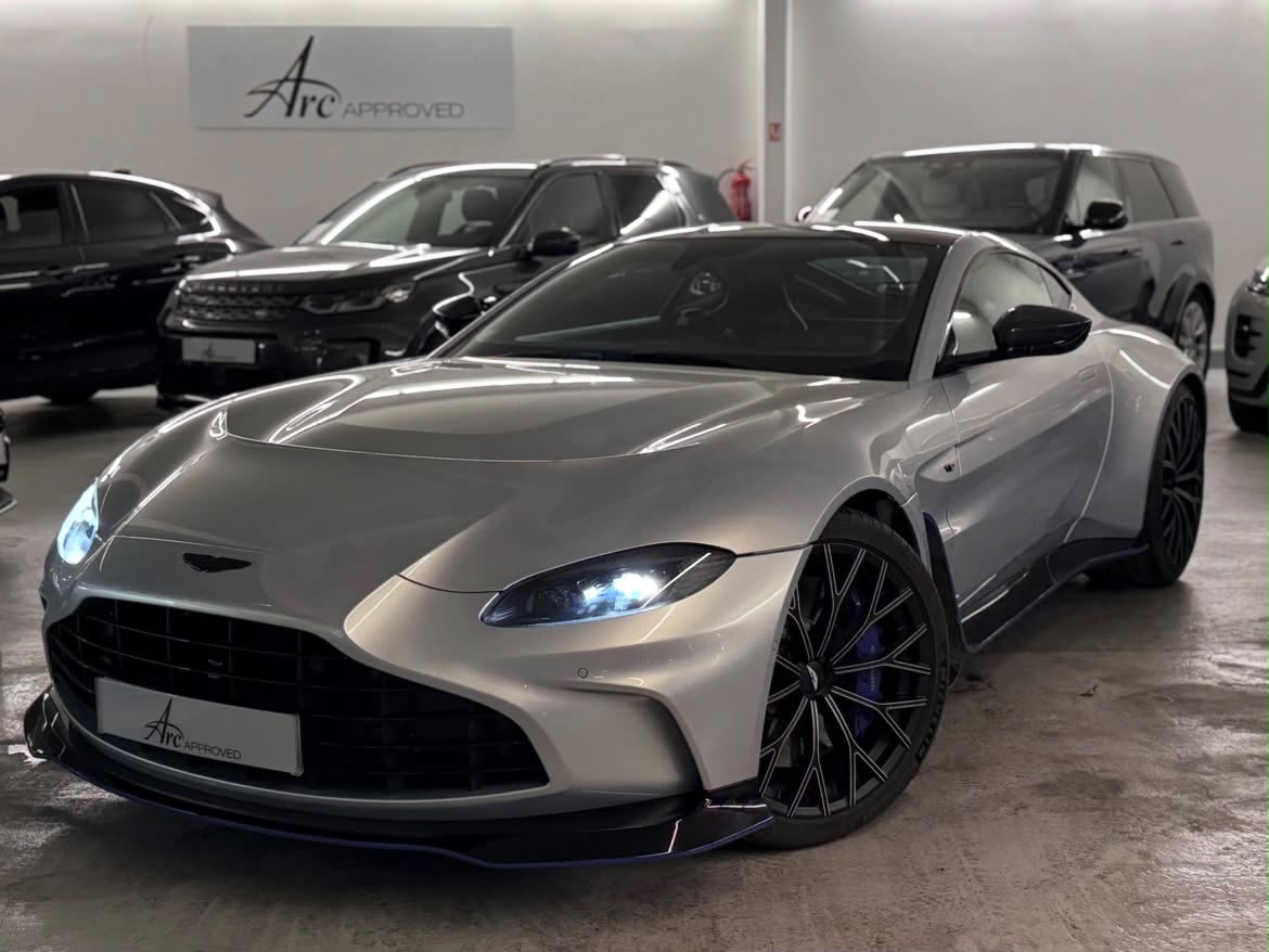 Aston Martin V12 Vantage — 8