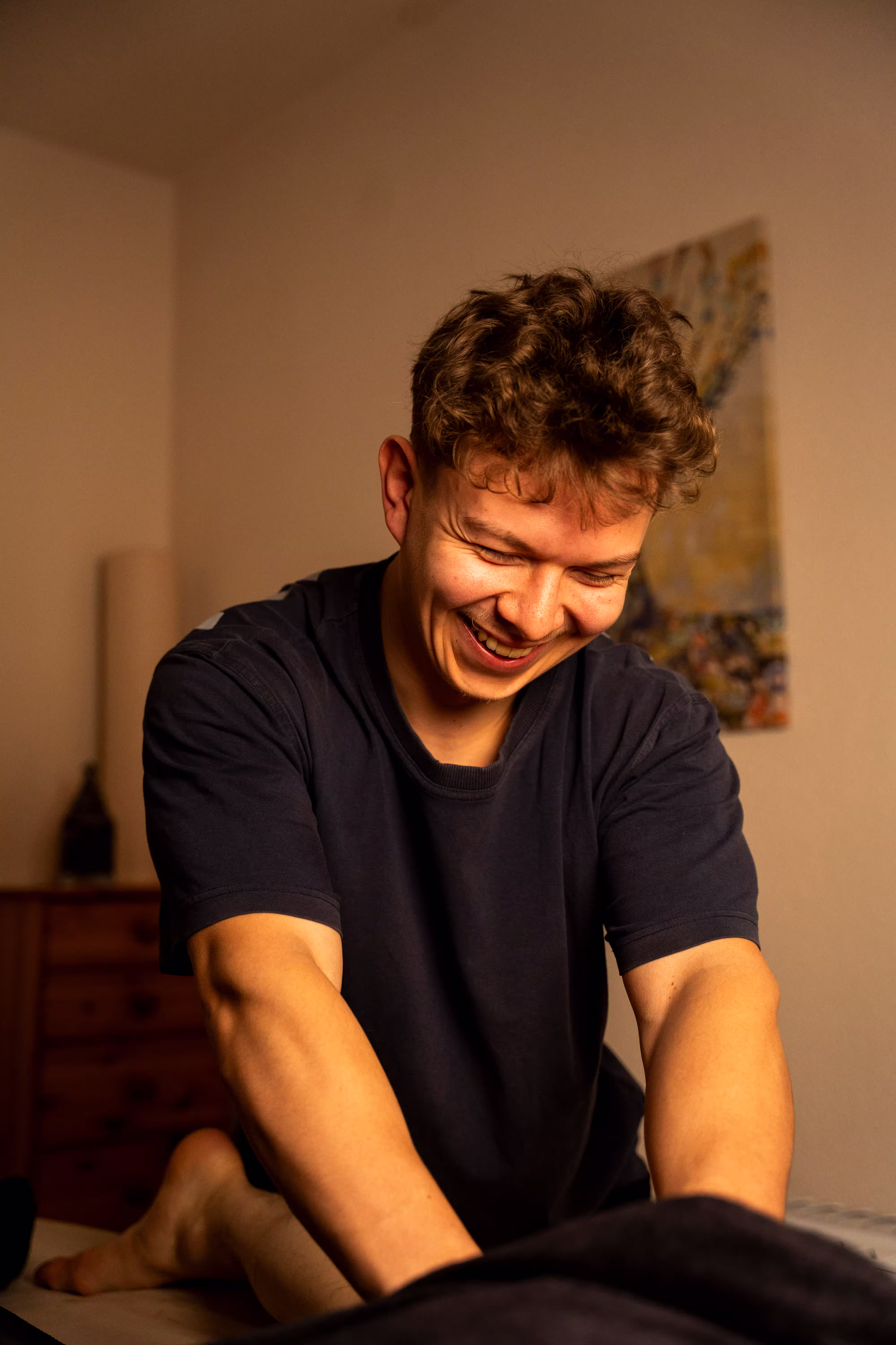 Séance de massage californien — client allongé sur table de massage