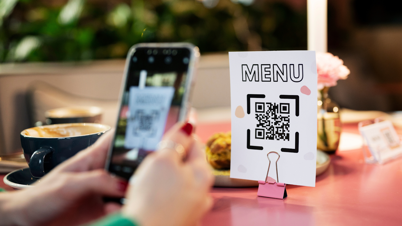 Top 9 Restaurant Technology Trends to Implement in 2025