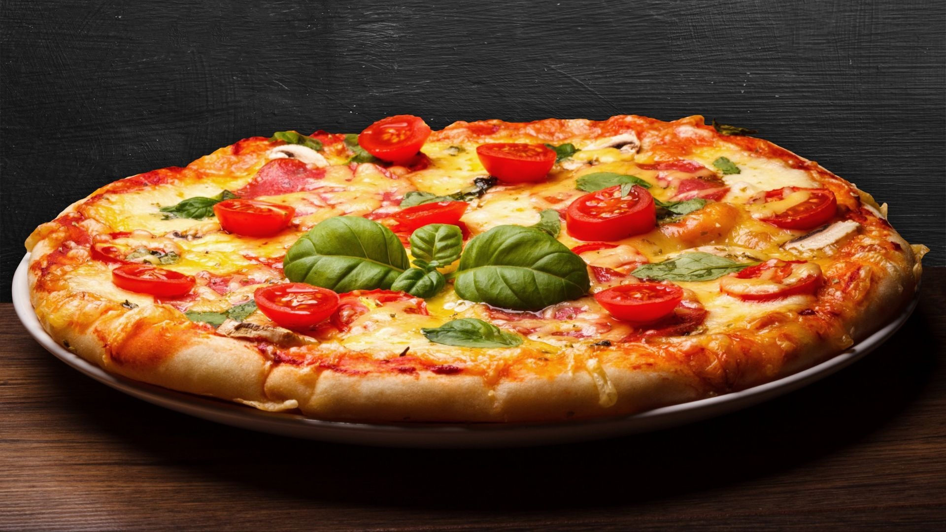 Gourmet Pizzas: Crispy Crusts and Bold Toppings