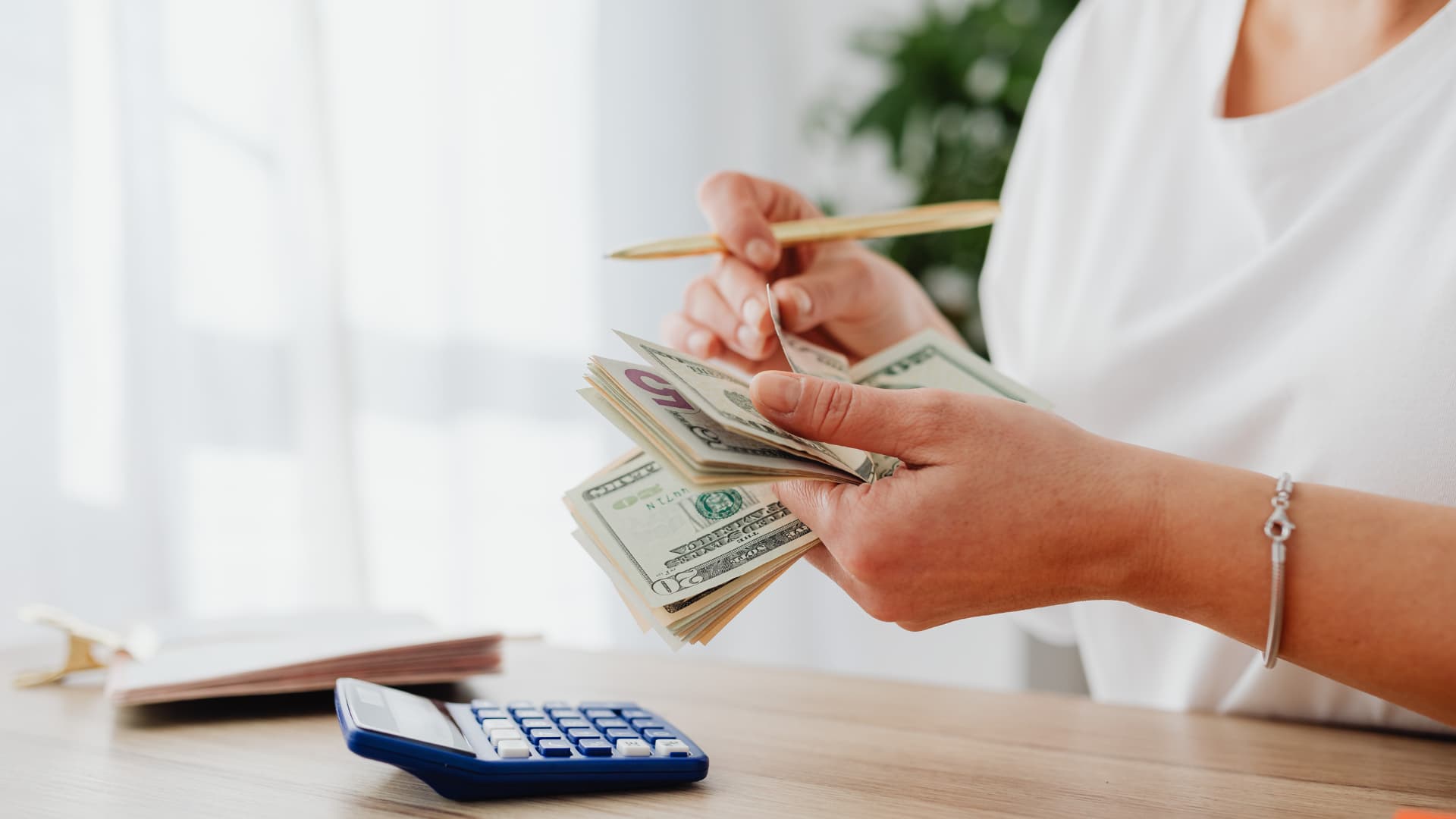 What is Average Restaurant Profit Per Month?