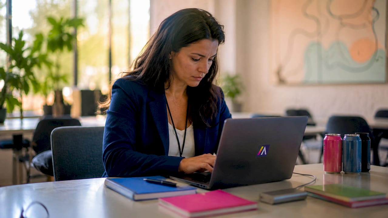 Support agent automating tasks at desk