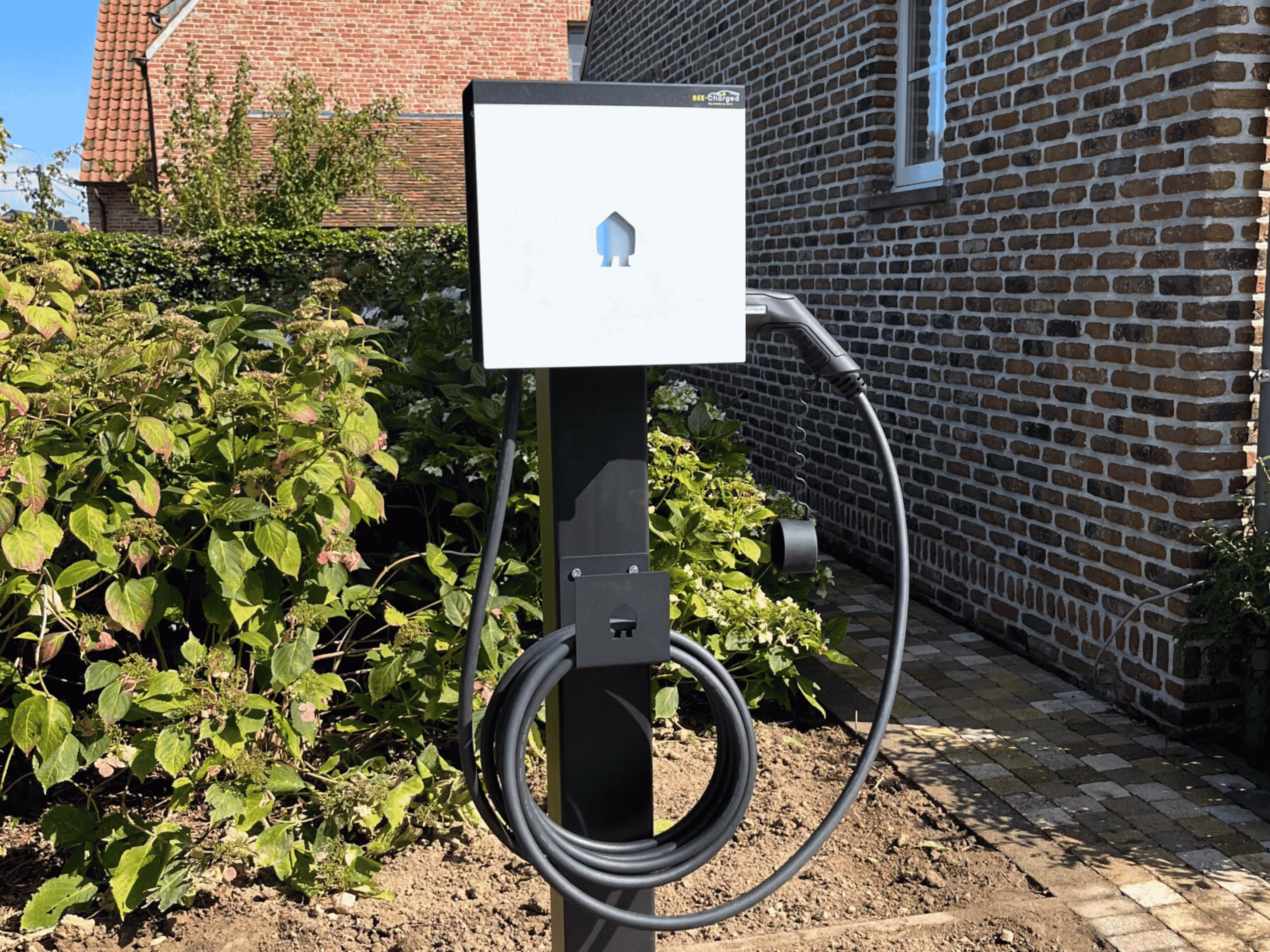 EV Wall op eigen bevestigingspaal