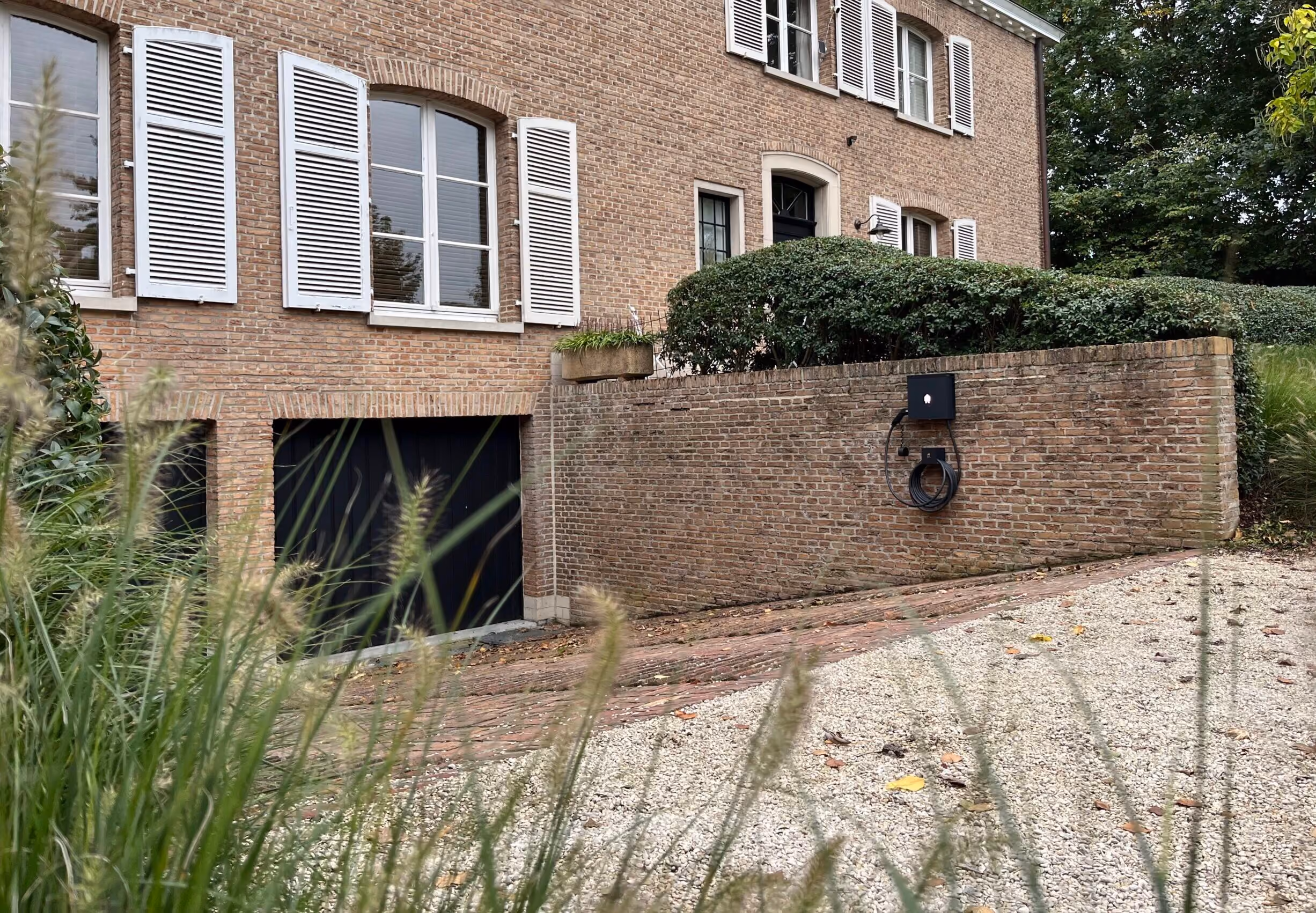 Limited editie EV Wall Black met ingegraven kabel