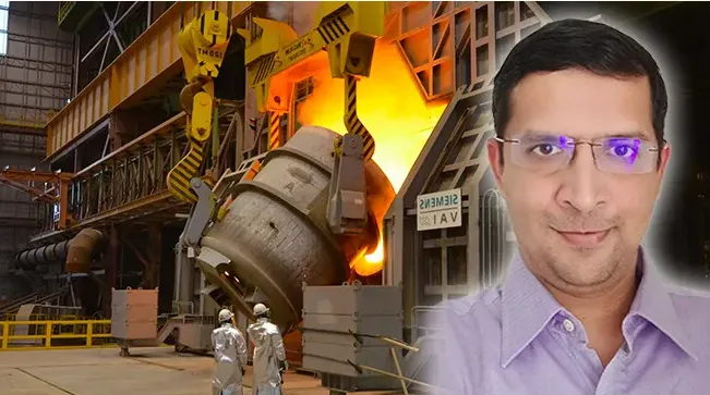Industrial scene with two workers in protective suits near a large crucible pouring molten glass inside a factory, and an inset portrait of a man wearing glasses and a light purple shirt on the right side.