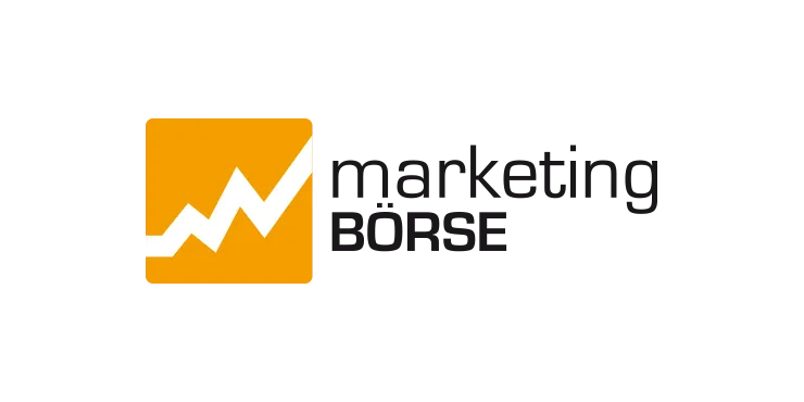 Logo with an orange square containing a white zigzag upward arrow next to the words 'marketing BÖRSE' in black text.