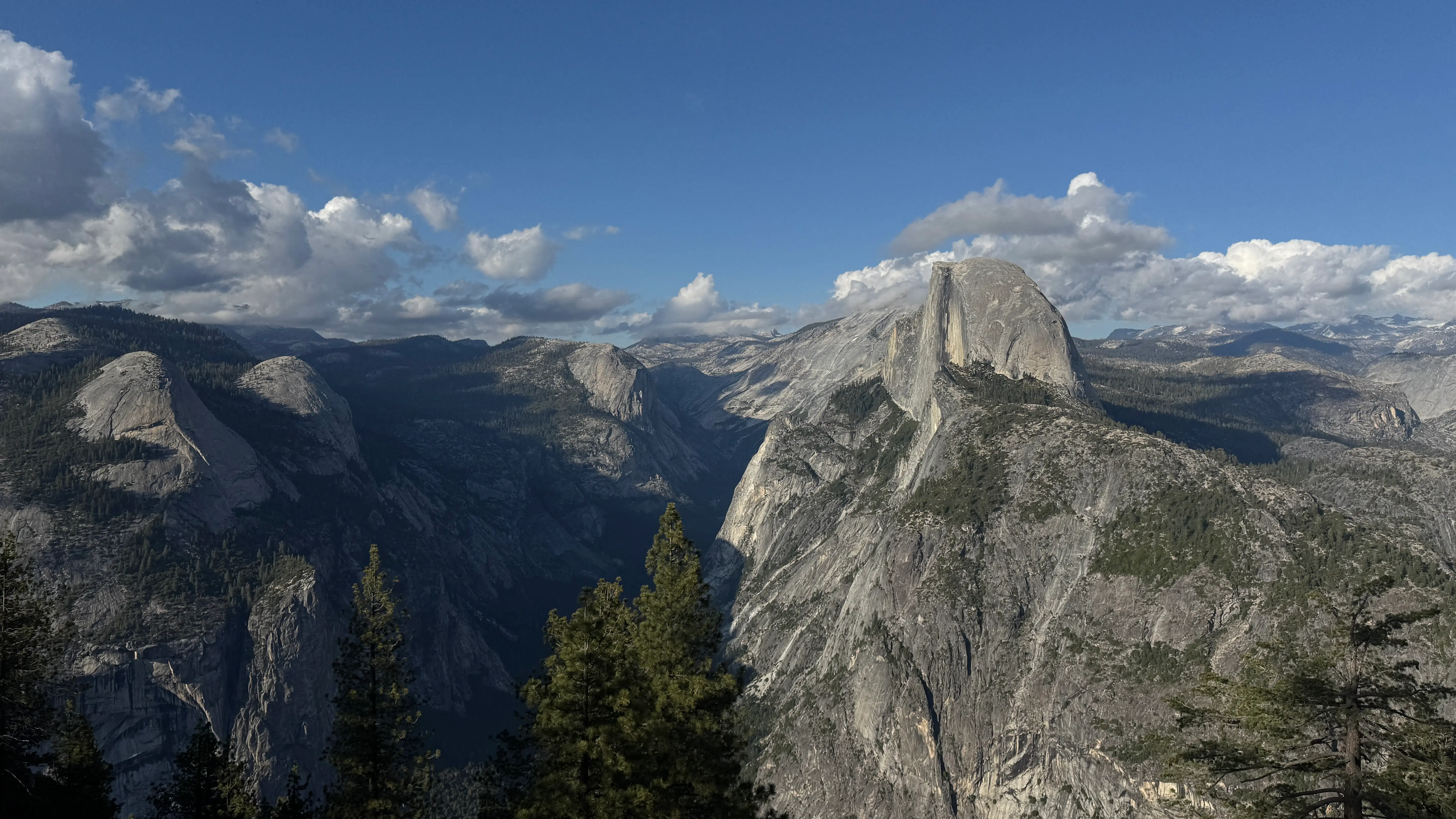 Panoramic view of Yosemite Valley from Glacier Point