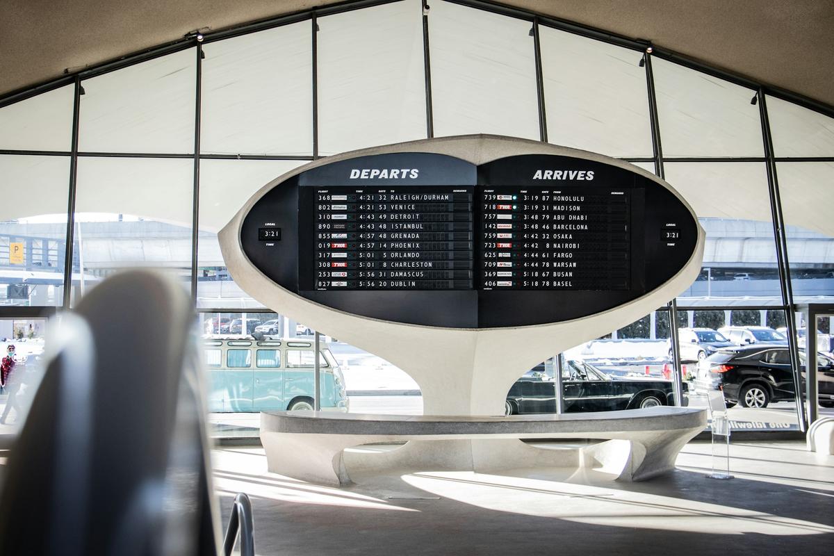 Should You Wait for a Flight Sale? What 130,000 Tracked Fares Show