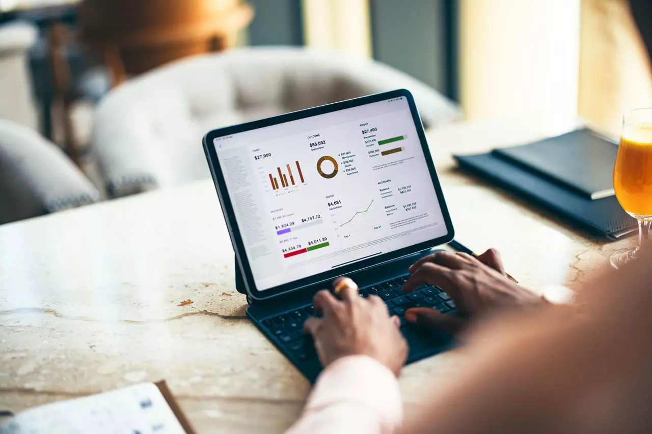 Innovation in AI-Based Demand Forecasting and Risk Management