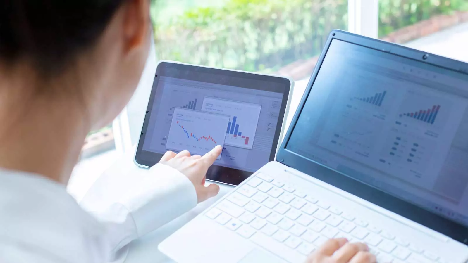 Challenges in E-commerce Sales Volume Prediction AI Implementation and Deepflow's Solutions