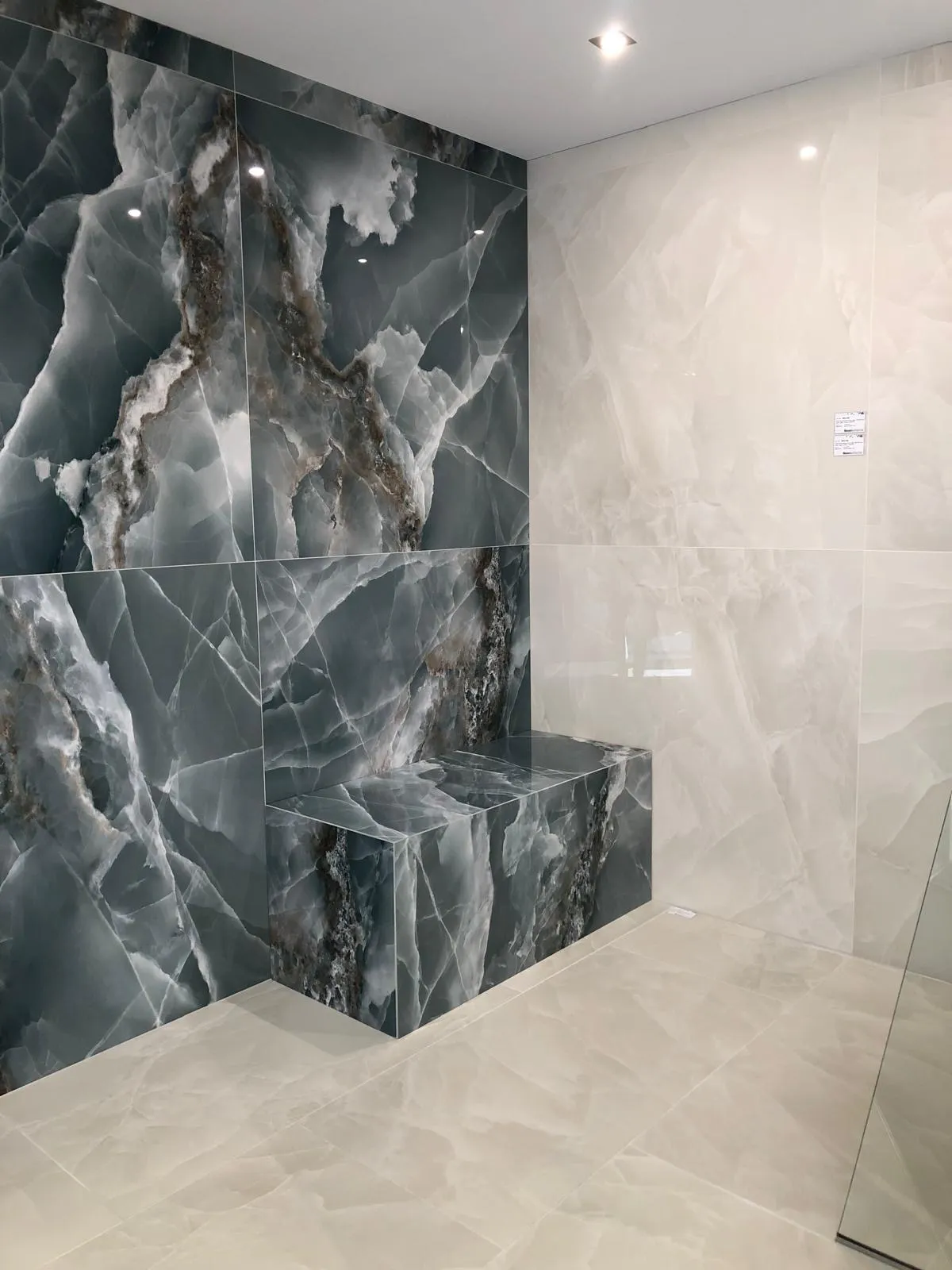 Verlegte Fliesen im Detail, Fliesenarbeiten von IN Concept