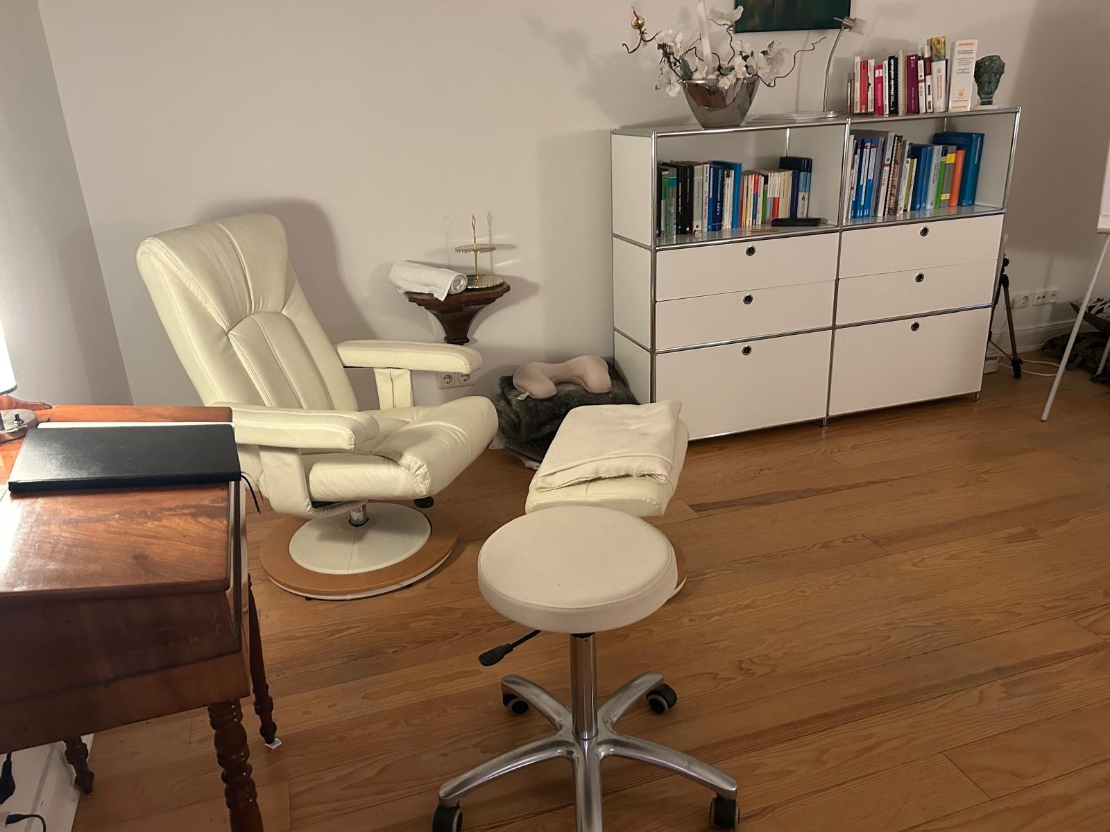 Ruhesessel für Hypnotherapie in der Praxis Rotherbaum
