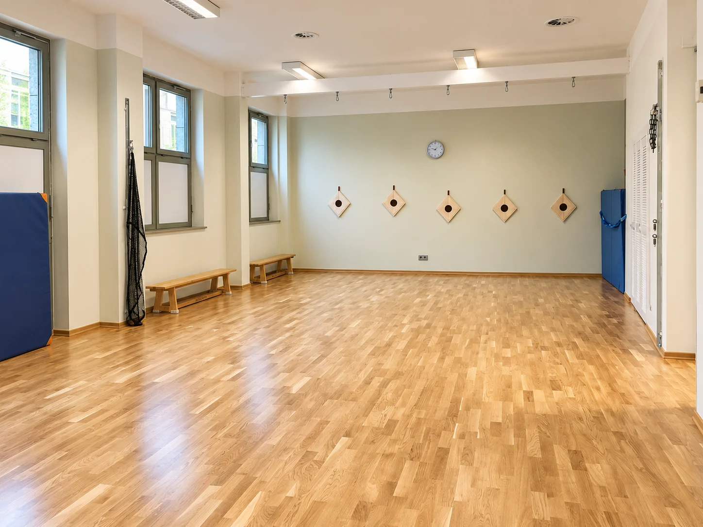Große Bewegungshalle der Praxis am Schlump