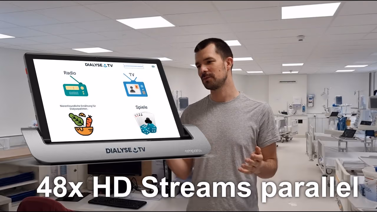 Rundgang DialyseTV, paralleles HD-Streaming auf 48 Tablets über 2 Stockwerke in 4 Behandlungsräumen