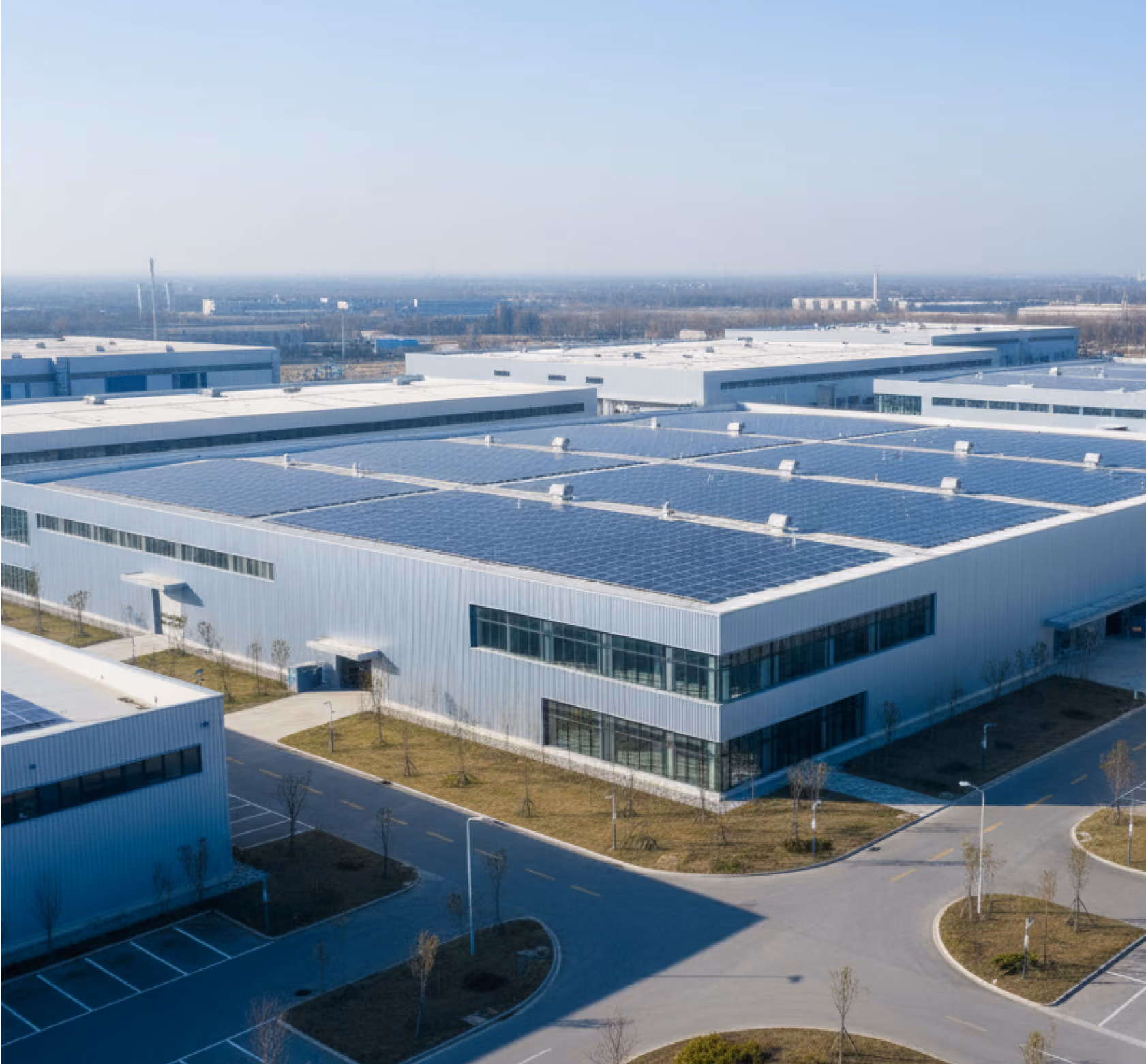 Maryland warehouse rooftop community-solar array—5 MW system installed under BGE & Pepco programs—showing commercial property owners how PSC Maryland community-solar leasing turns unused roof space into low-to-moderate-income clean-energy credits.