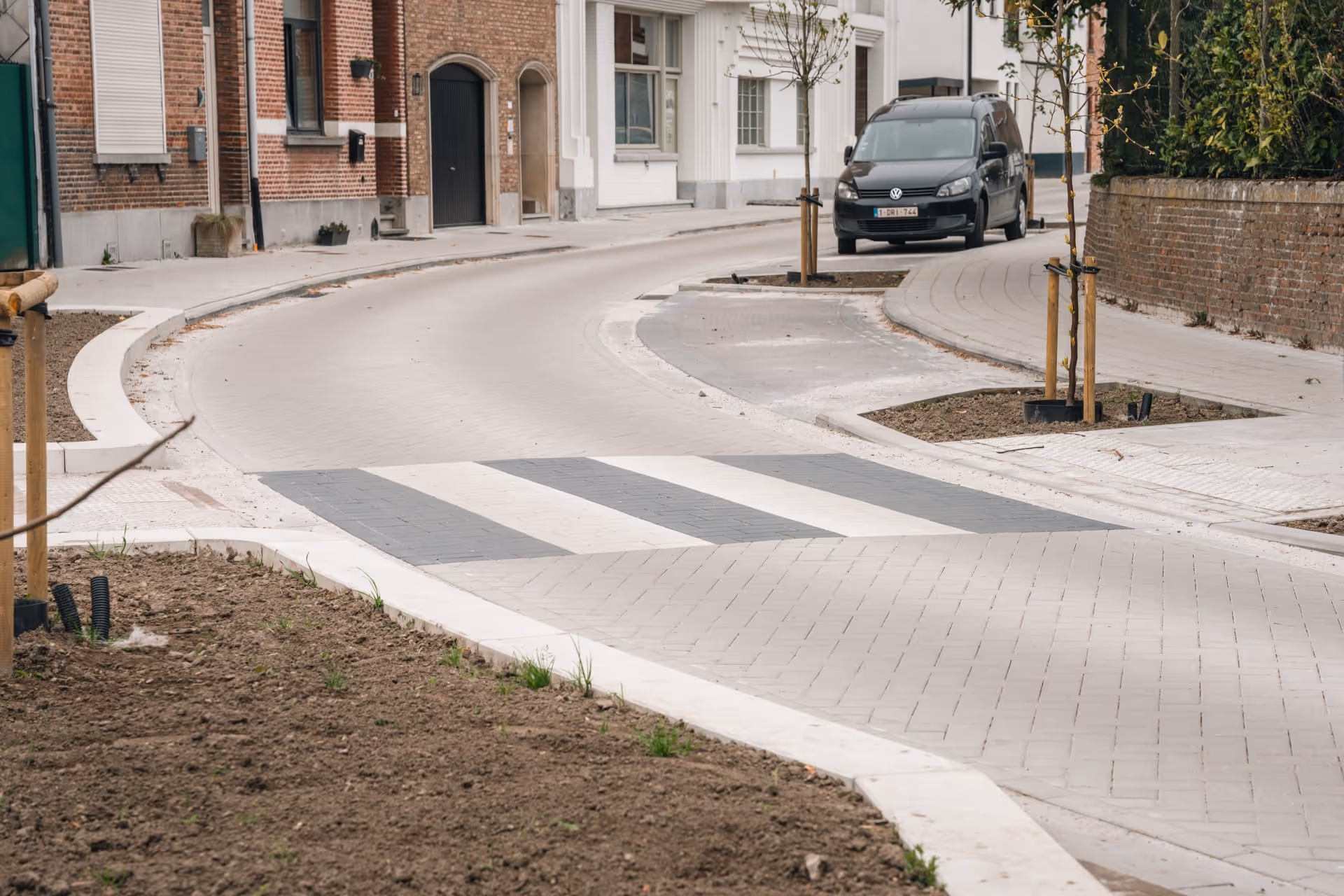 Bestratingswerken in centrum Rumst door KB Bestratingen.