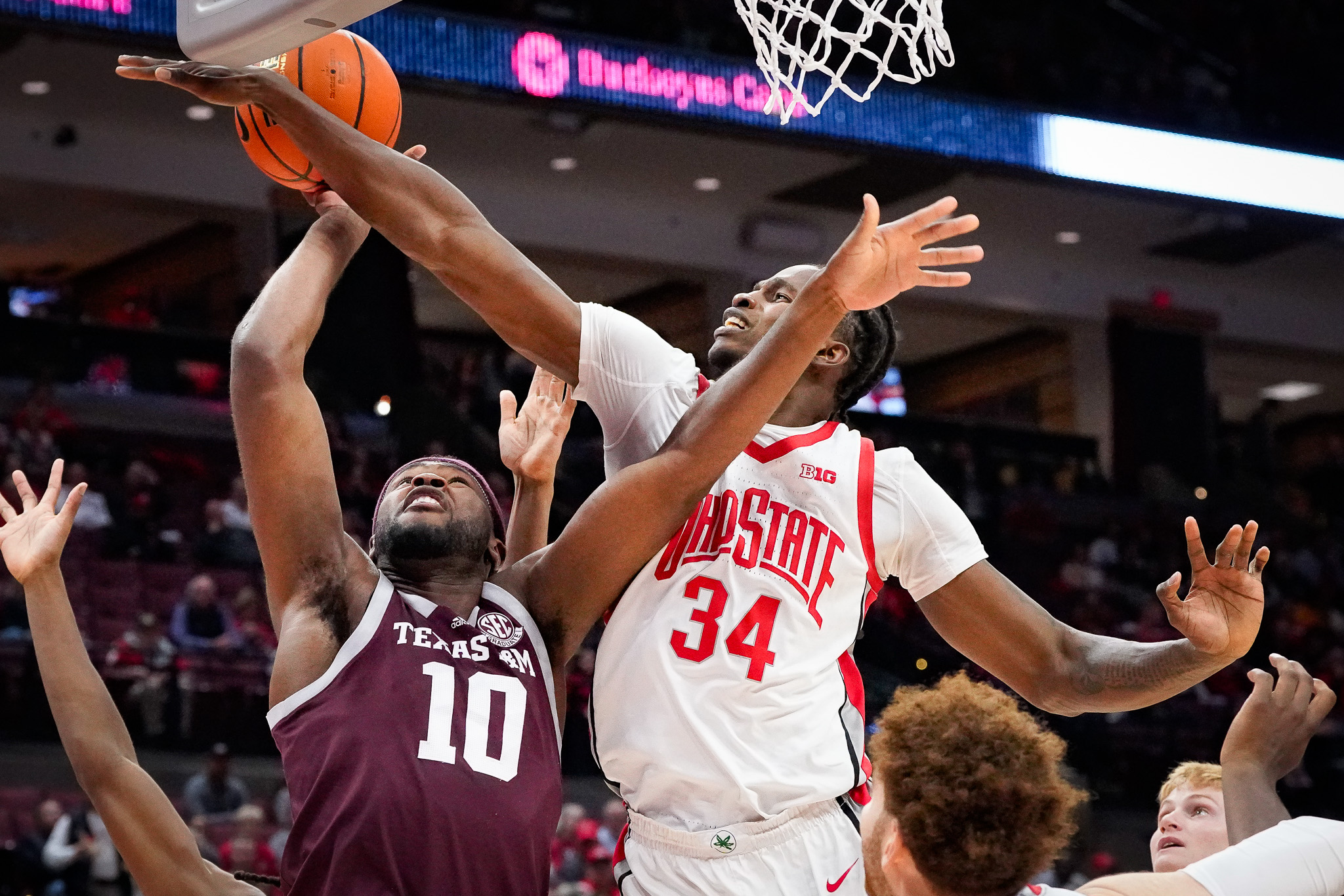 Texas A&M Triumphs in Thrilling Battle Against Ohio State: Second-Chance Points Make the Difference