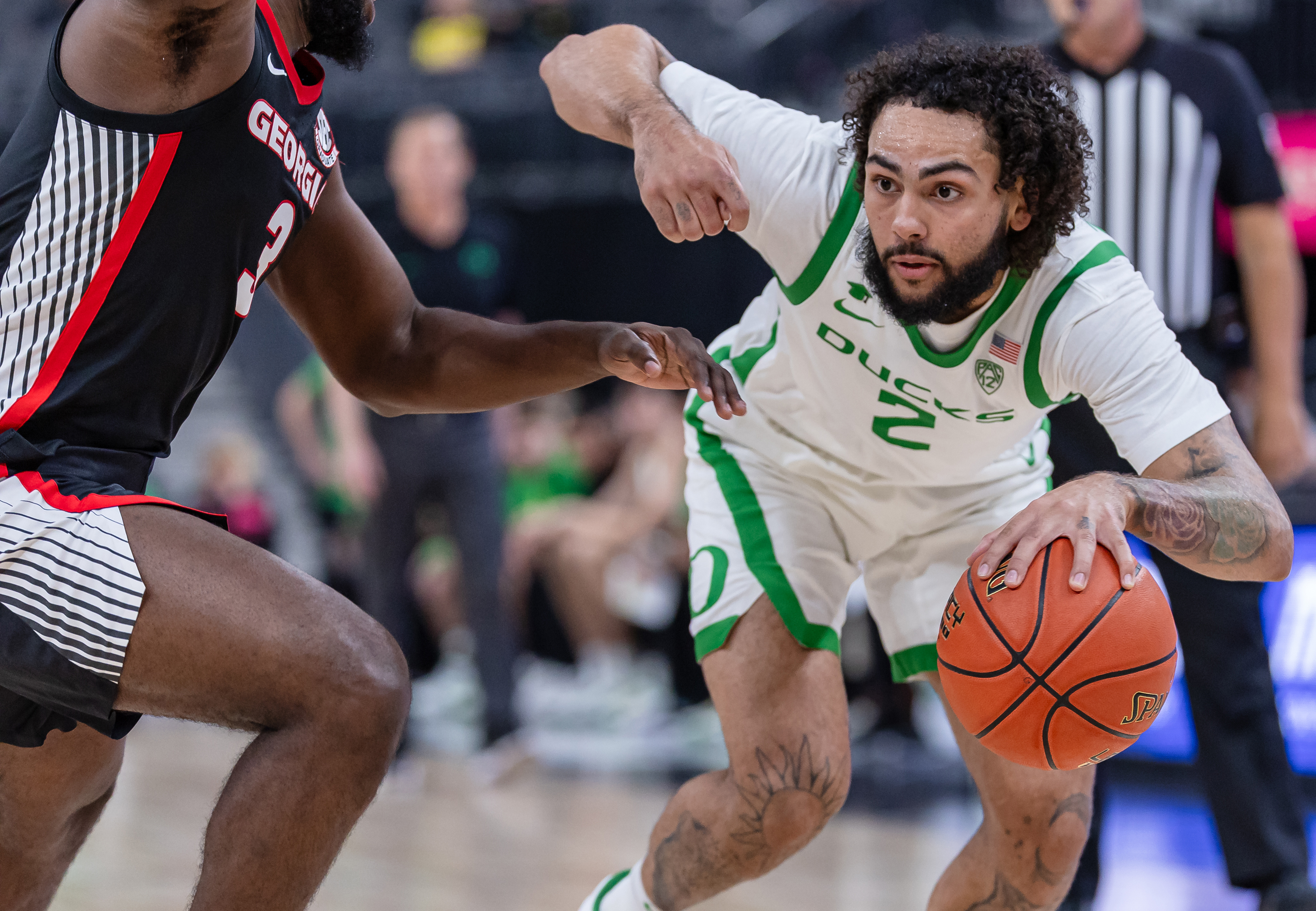 Oregon Ducks Soar in Season Opener, Defeat Georgia Bulldogs with Dominant Display