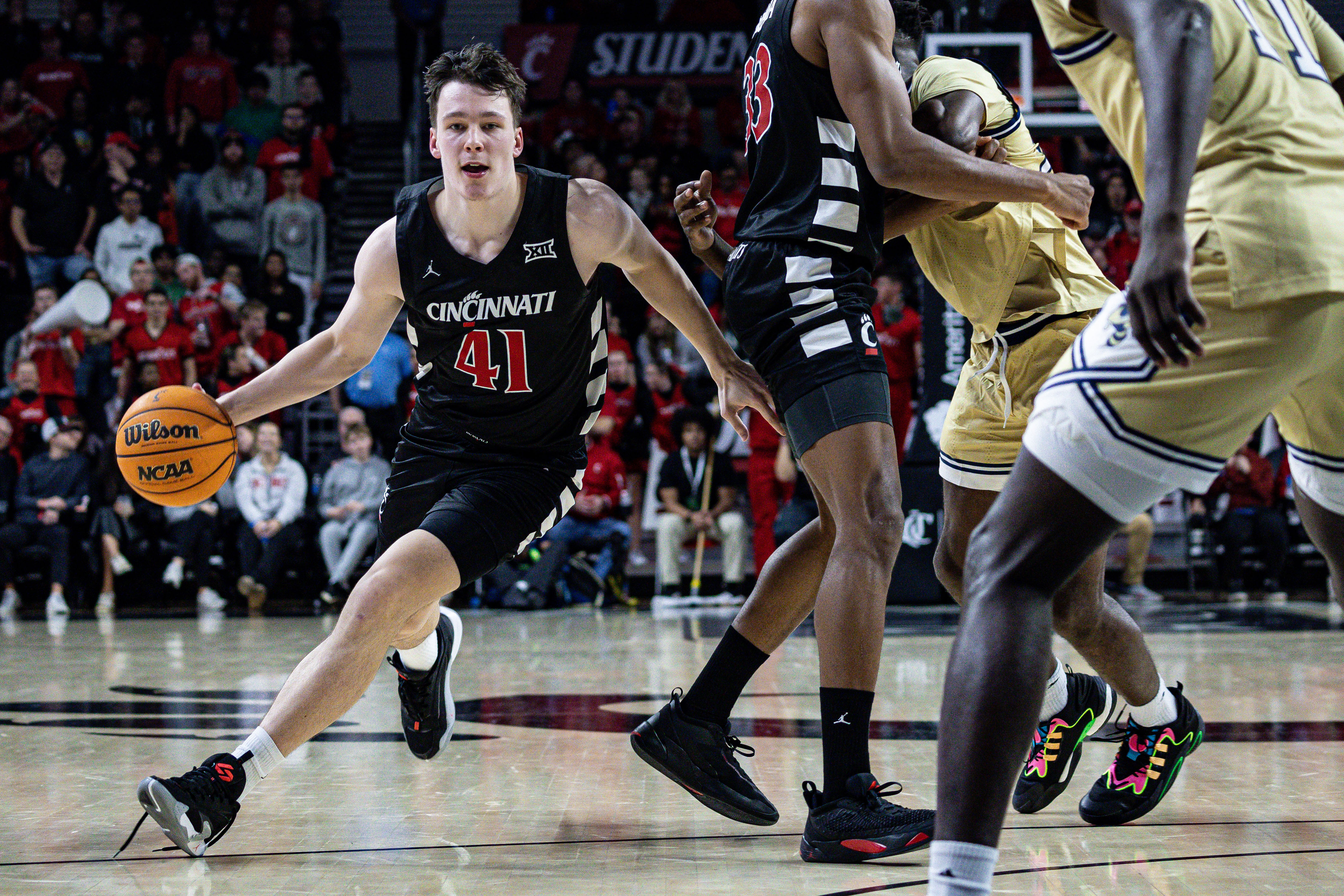 Cincinnati Bearcats Soar to 5-0 with Convincing Win Over Georgia Tech