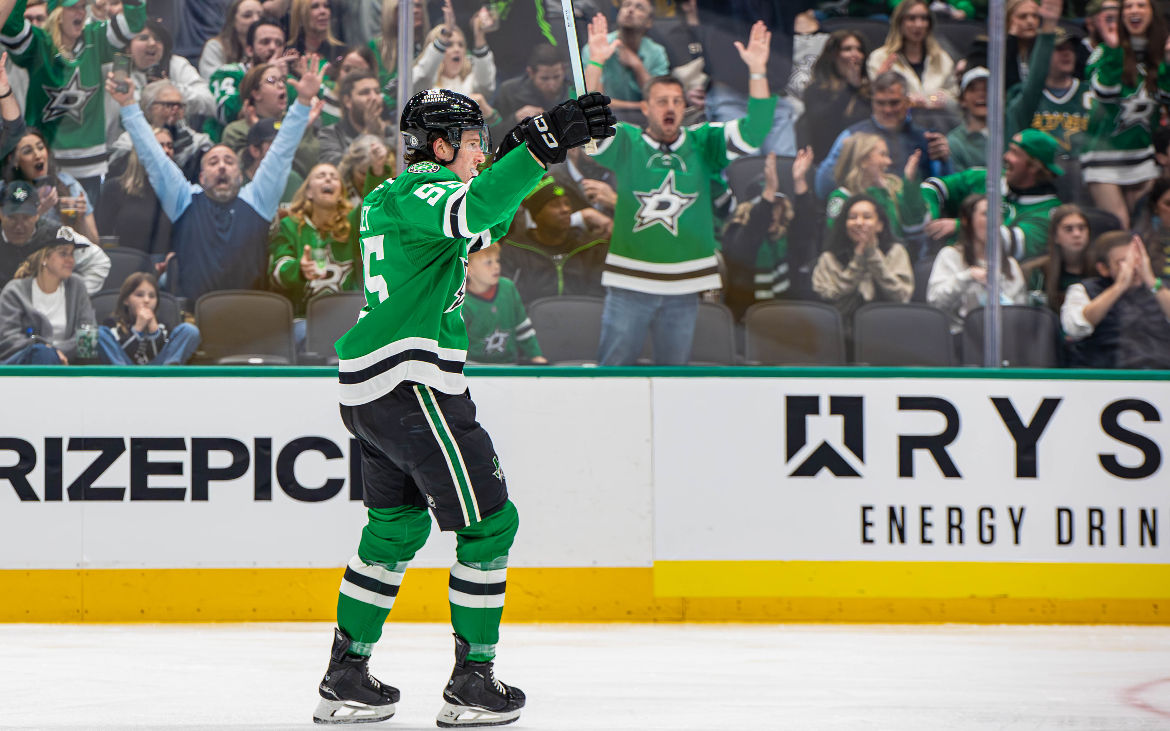 Dallas Stars Dominate Los Angeles Kings in Statement 6-2 Victory