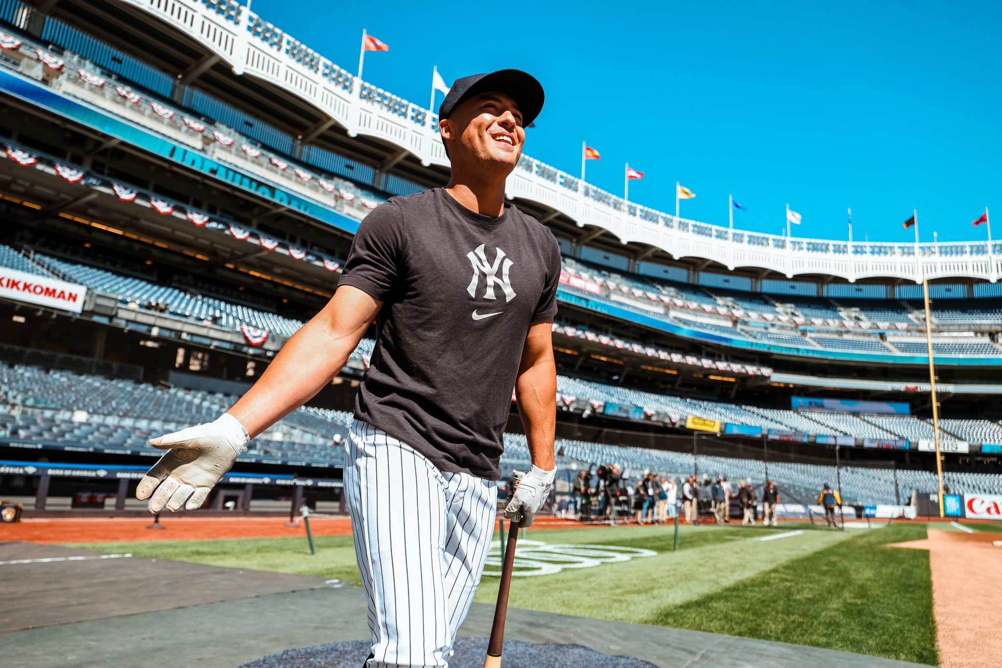 Wells Leads Off with a Bang as Yankees Top Brewers on Opening Day