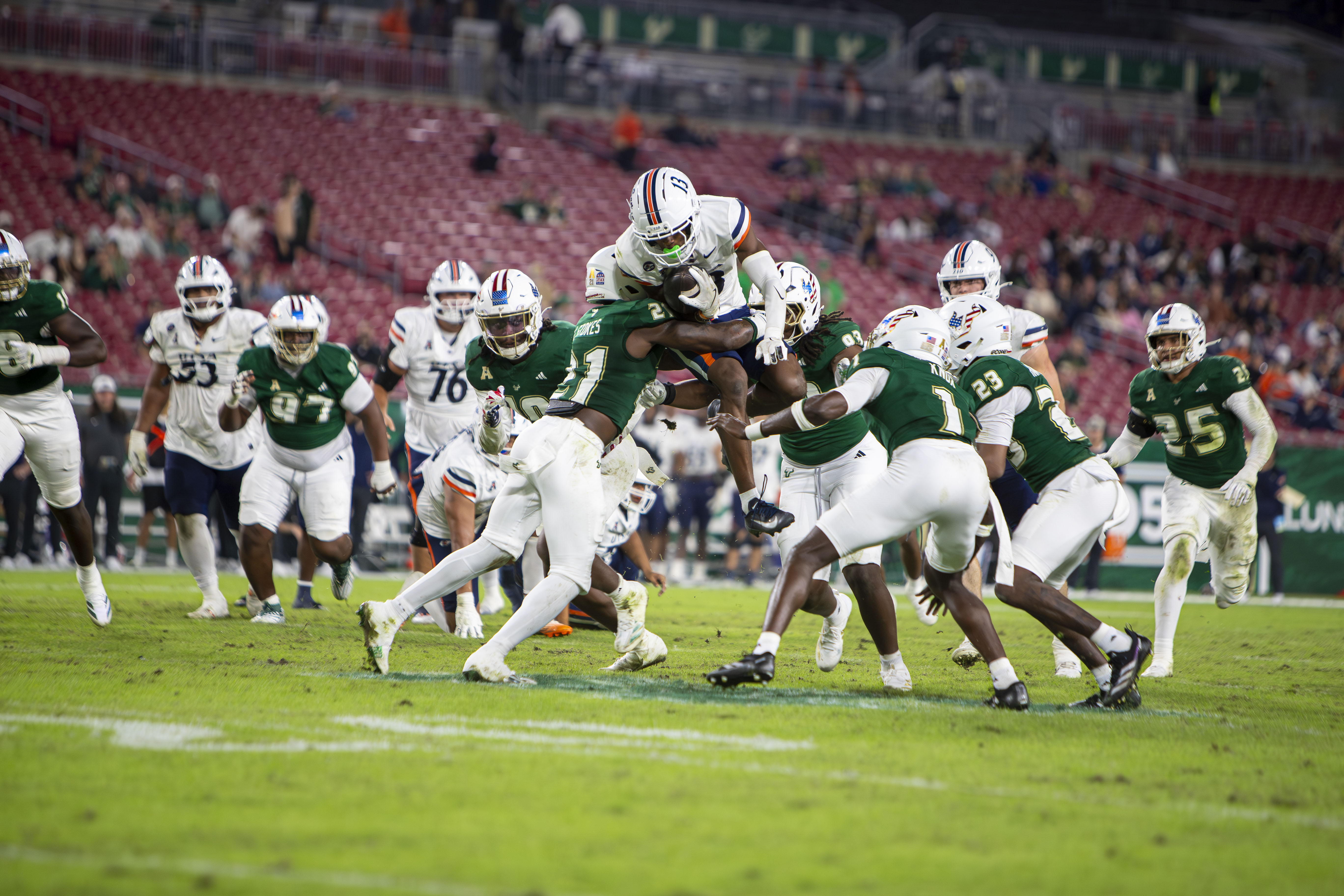 Bulls’ Defense Lights the Fuse in 55–23 Thursday Night Beatdown