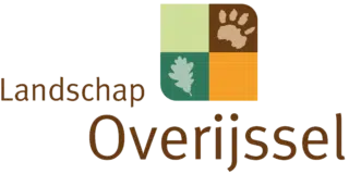 Logo met blad- en dierafdruk symbolen boven de tekst Landschap Overijssel.