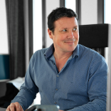 Thomas, co-fondateur de l'agence de stand AUKARÉ