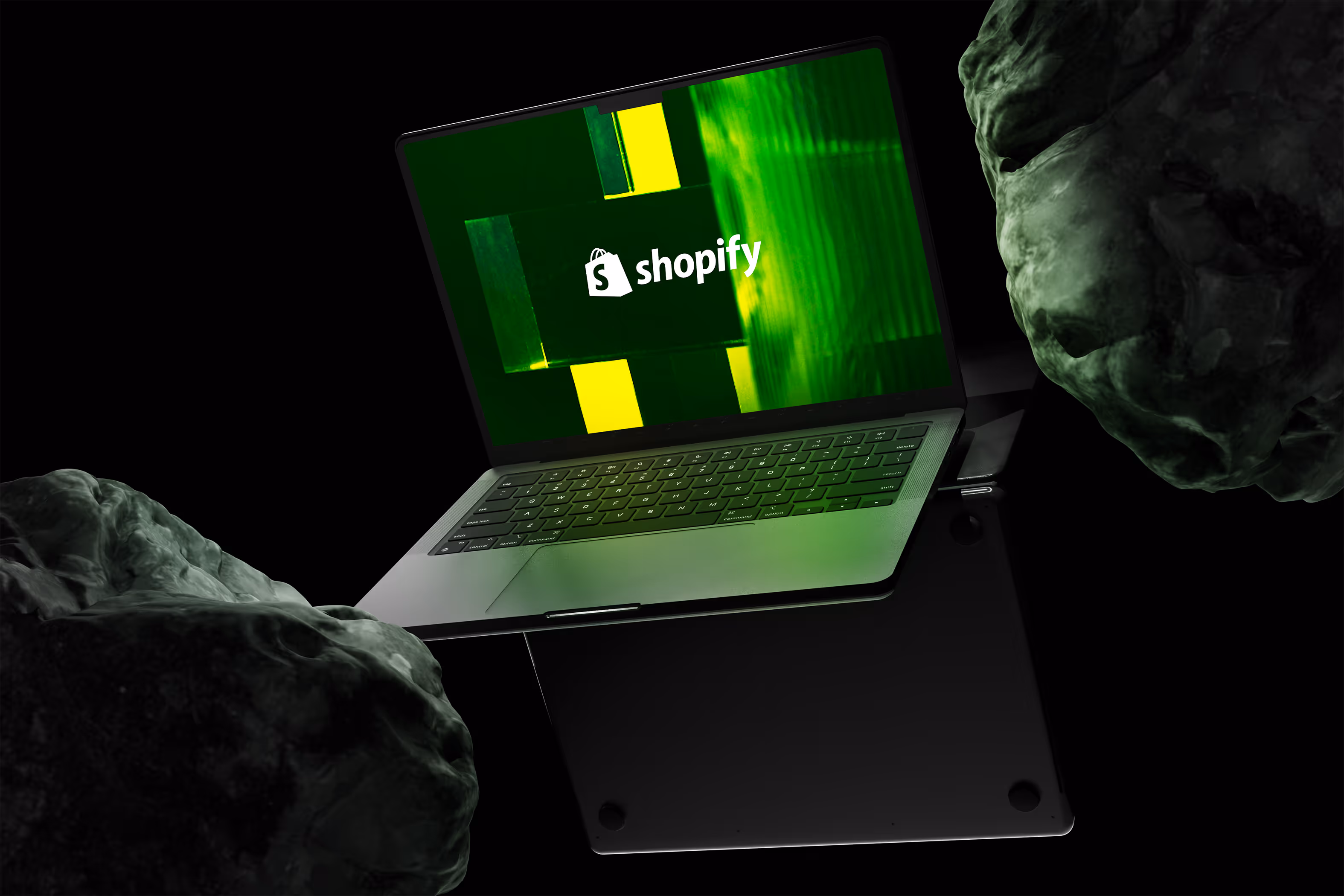 Laptop afisand magazin online Shopify cu design modern si optimizat pentru conversii