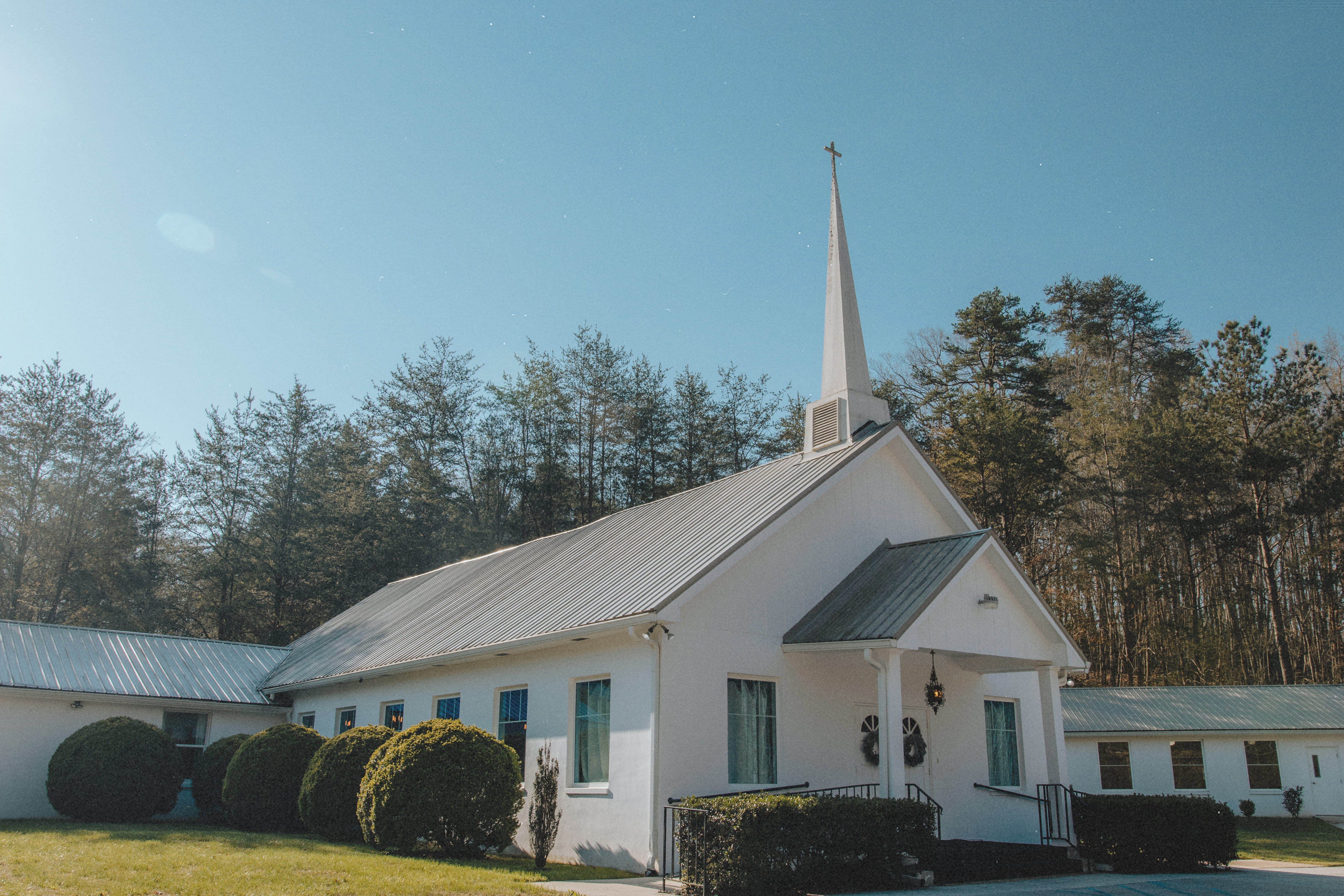 An exterior shot of Christ Reformed Church on a sunny day