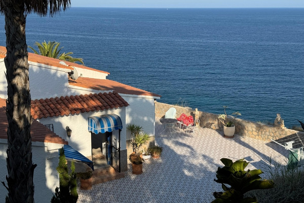 Beachfront Villa El Campello | 6BR | Direct Sea Access | €3.8M