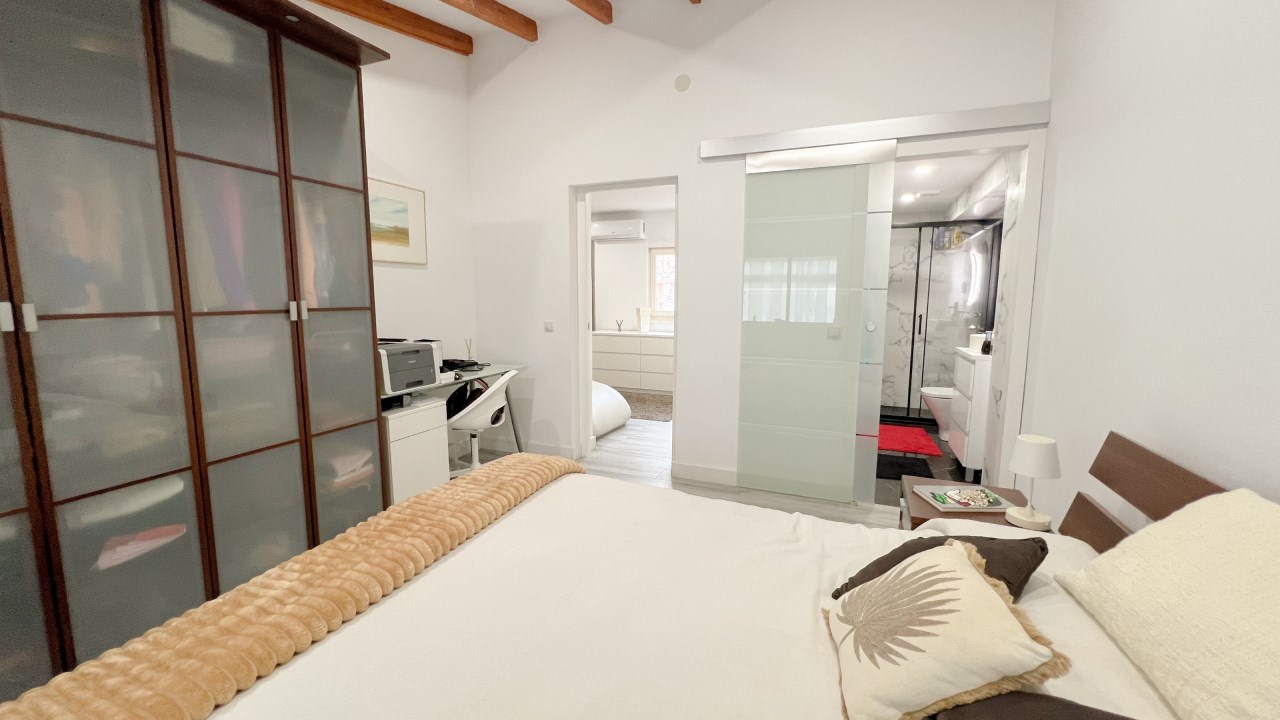 Unique, recently renovated villa - Photo 20