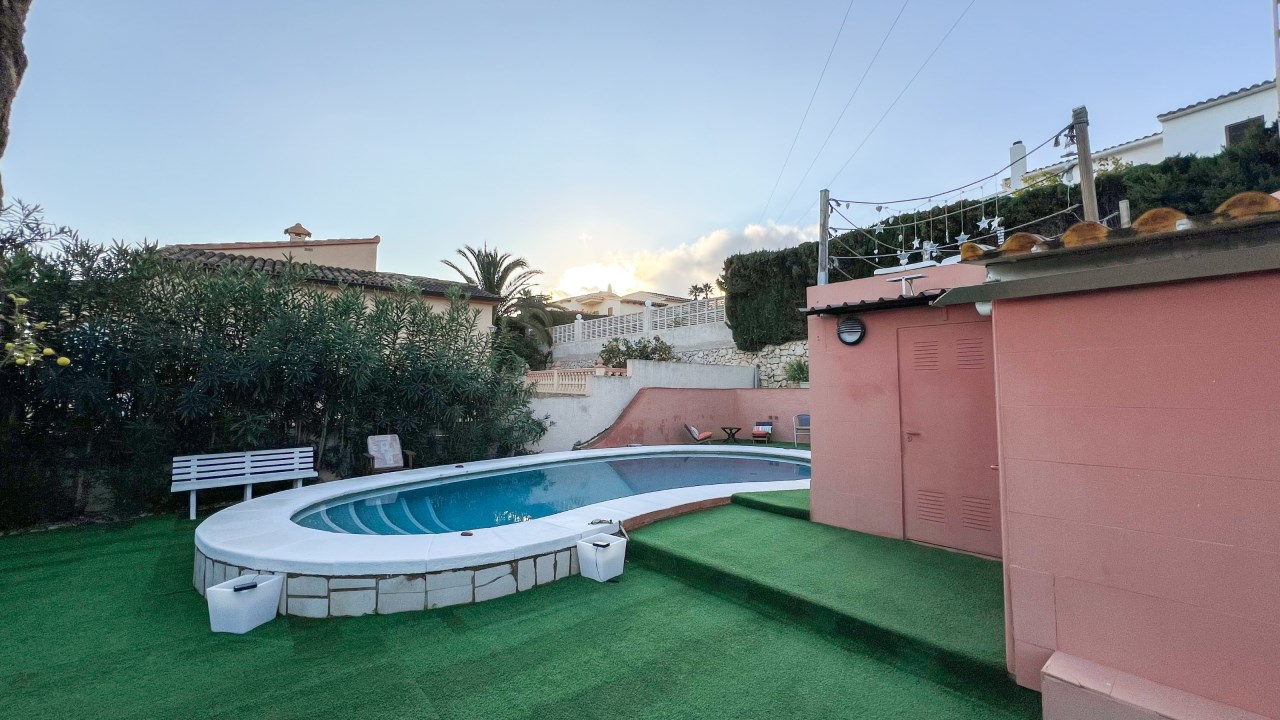 Unique, recently renovated villa - Photo 5