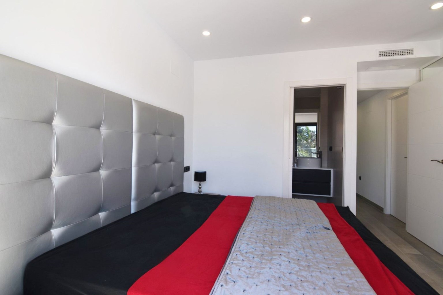 Villa within walking distance to the sea in an attractive area of Calpe
 - Photo 12