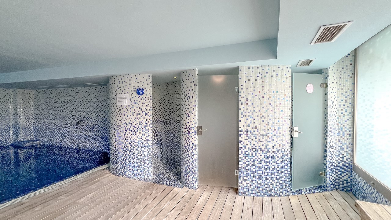 Luxury Seaside Apartment with Sea Views - Move-In Ready - Photo 19