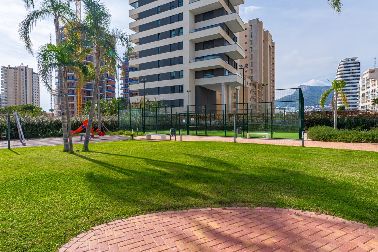 Modern 3-bedroom apartment with terrace and high-end features - Sunrise Tower, Calpe, just steps from the beach - Photo 9