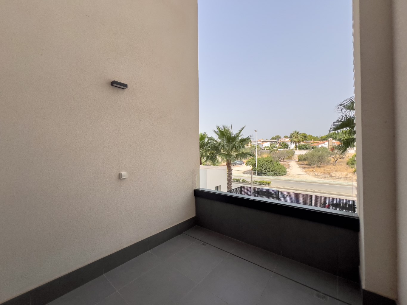 Contemporary Apartment with Pool, Gym & High Rental Potential - Photo 19